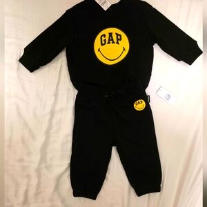 GAP Black and Yellow Smiley Face Sweatshirt and Pants Set